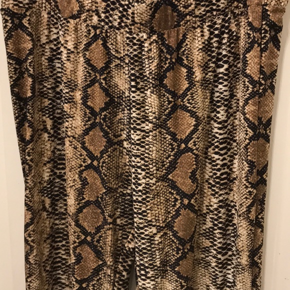 Snake print bell bottoms size Large!! - Picture 2 of 3